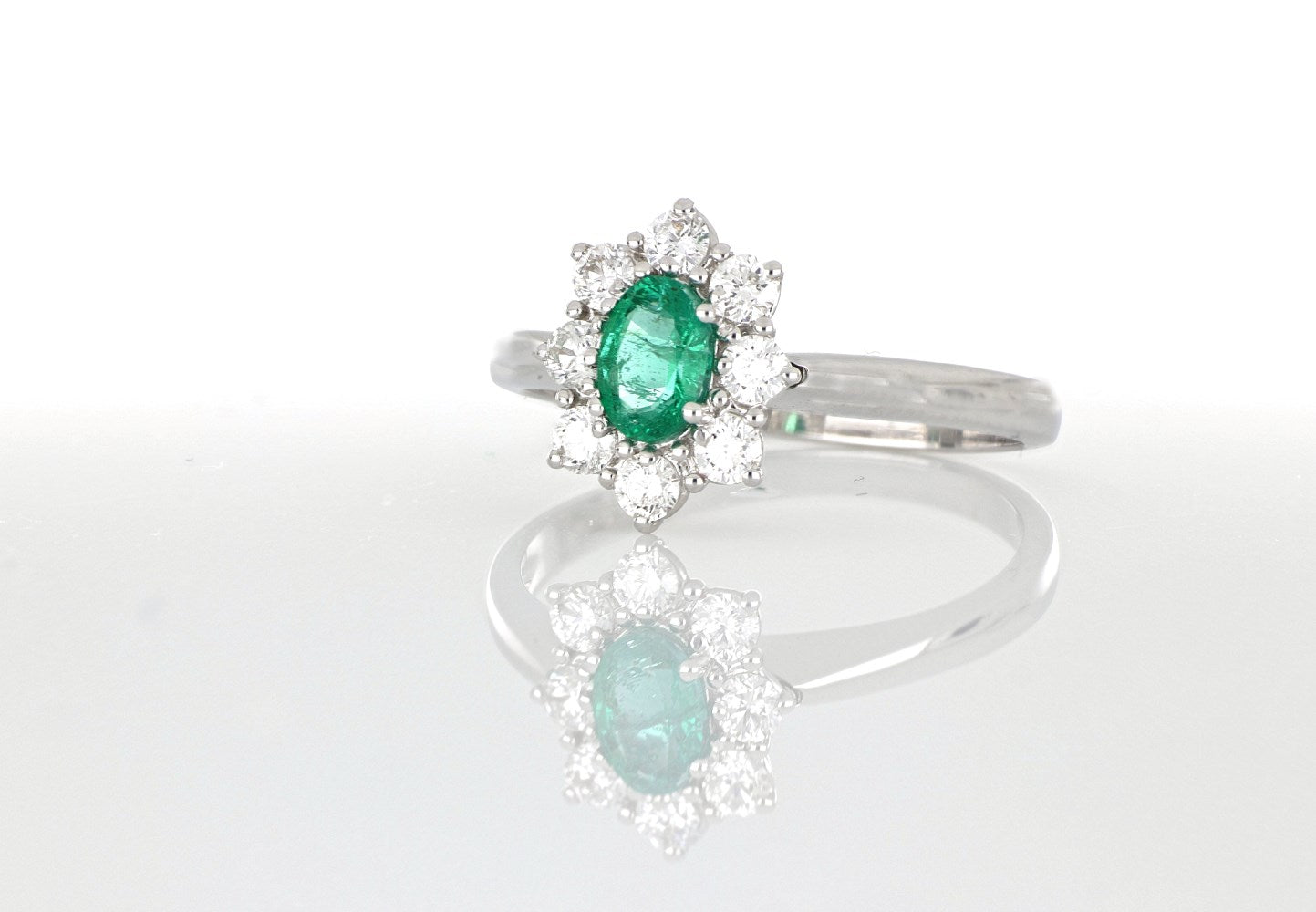 GFAC 112 Anello con Smeraldo e Diamanti